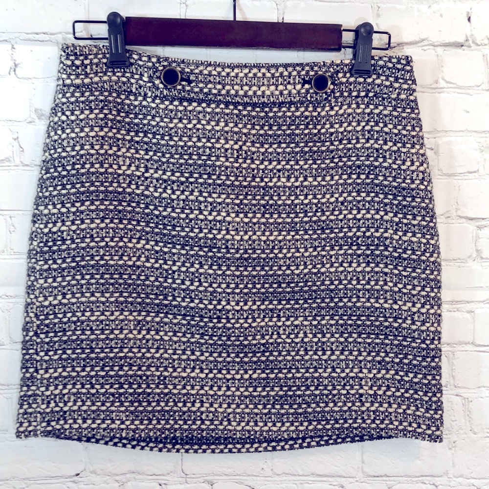 Loft women's petite Grey,White,Black Skirt